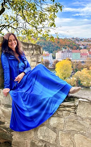 Zářivě modrá sukně